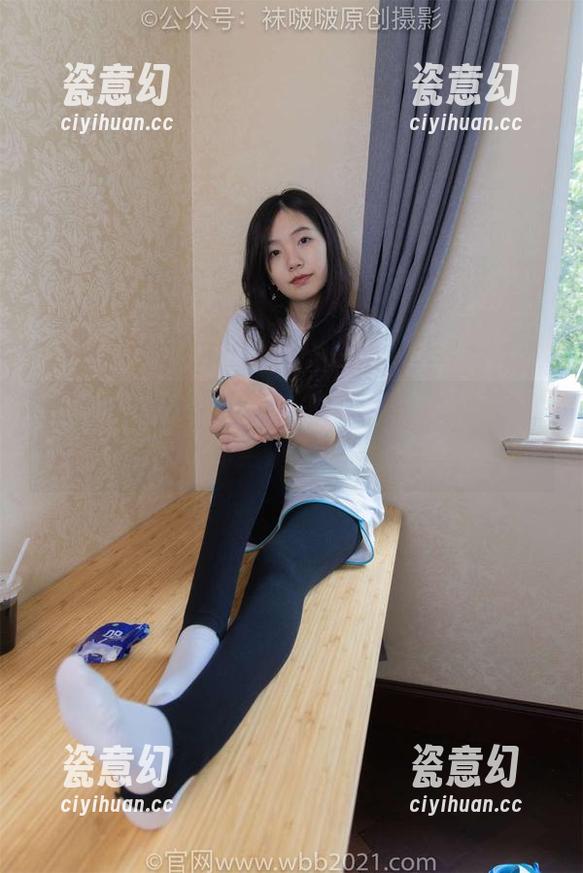 BoBoSocks袜啵啵 - 奶油拖鞋的私拍实验，完全不按套路出牌