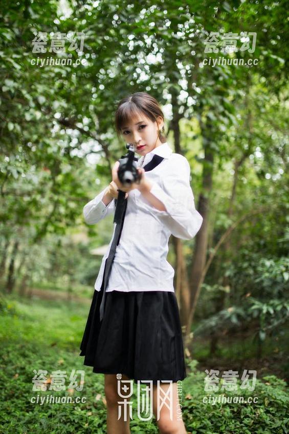 GIRLT果团网-Miss琪 GIRLT果团网 - 在Miss琪的教室,作品在我眼前懵懂地晃来晃去