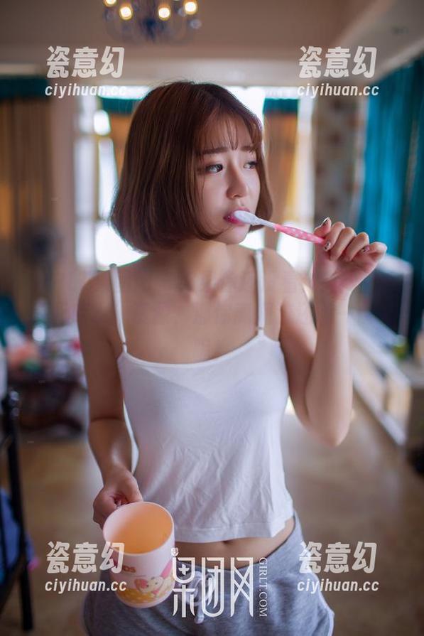GIRLT果团网-龚玥菲 GIRLT果团网 - 如果你还没看过龚玥菲的“死库水”资源,那你离潮流还差一口气呢!