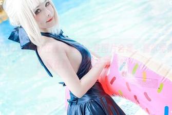 Kitkat Cosplay在校园里的一些图片合集,偶尔觉得这镜头比我在教室的日子还光鲜!