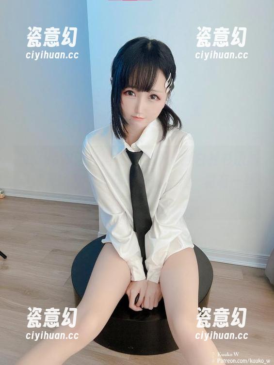 KuukoW这位博主，你不觉得白衬衫原图更像是印刷工艺吗？仔细一看，真有一丝哲学感。