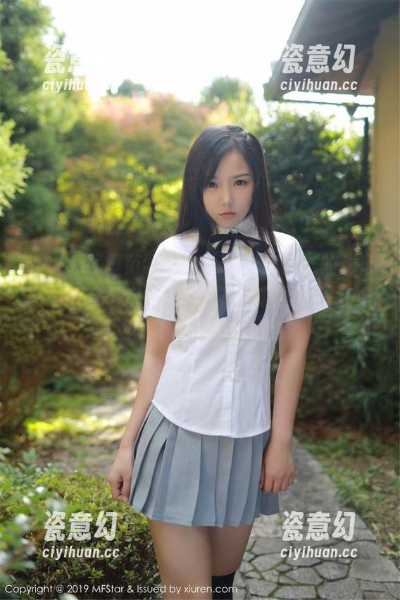 MFStar模范学院 - SiByl李思宁的甜心图册：我每次看到都在想，糖果的路在她身边是不是也特别好走？
