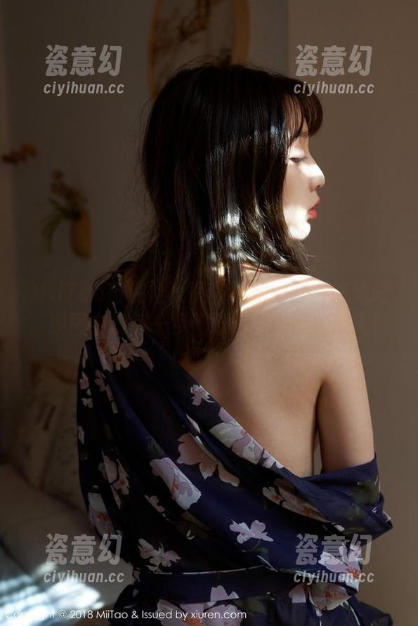 MiiTao蜜桃社 - 和伊素妍一起去海边吧，原图中的每一步都好像在邀请我加入！