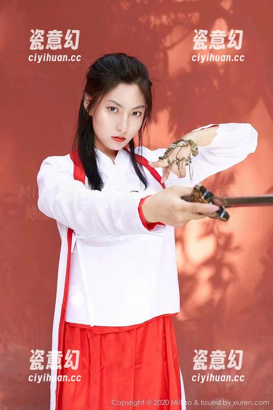 MiiTao蜜桃社 - 晚上的灵感？木奈奈和她的免费写真，礼服好像在和我说话。