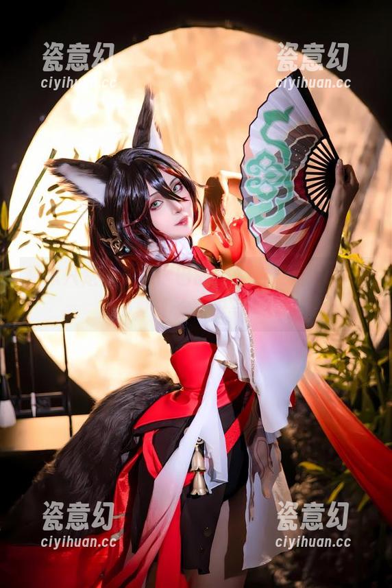 Natsuko夏夏子 看似只是一只双尾巴的猫,结果是Natsuko夏夏子在拍写真?