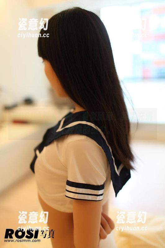 ROSI ROSI的双人原图,看似随意,其实充满了不经意的张力。