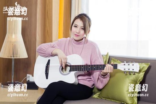 TouTiao头条女神 - 最新照片：当童安琪穿上黑丝女仆服，你会想起在哪个电玩里见过？