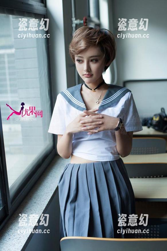 UGirls尤果网 - 高清作品集里的丝袜印记，穆菲菲就像是画笔在舞动。