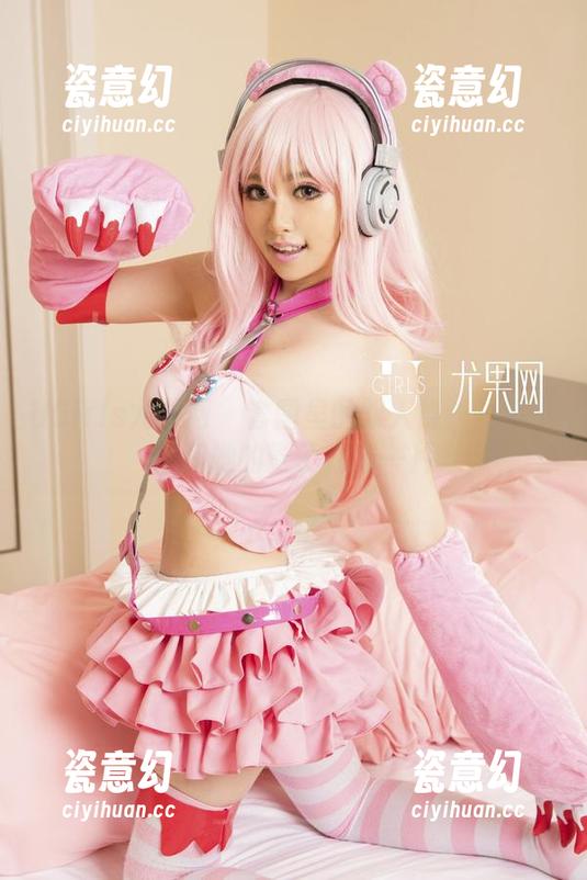 UGirls尤果网-芊小童 UGirls尤果网 - 套图里的双人舞——芊小童和她的影子打成一片