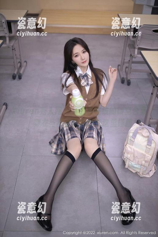 Xiuren秀人网-小嘉敏 Xiuren秀人网 - 小嘉敏在线的镂空合集,穿衣与不穿的哲学在这里碰撞