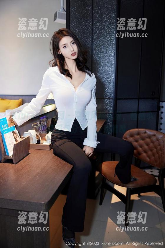 Xiuren秀人网-柚柚小奶瓶 Xiuren秀人网 - 空姐风格无敌,柚柚小奶瓶图包分享,快来瞧瞧