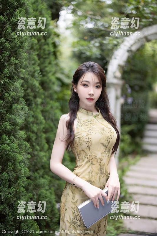 Xiuren秀人网-萌汉药baby很酷 Xiuren秀人网 - 萌汉药baby很酷的粉色定制:图片中,你会发现自己也被吸进去啦!