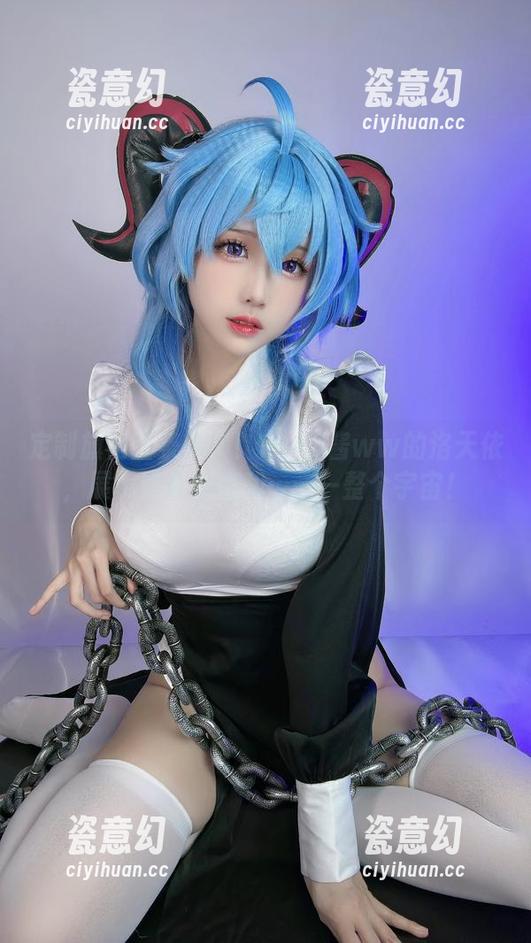 miko酱ww 定制旗袍图集来了!miko酱ww的洛天依,展示她的妖娆和……一整个宇宙!