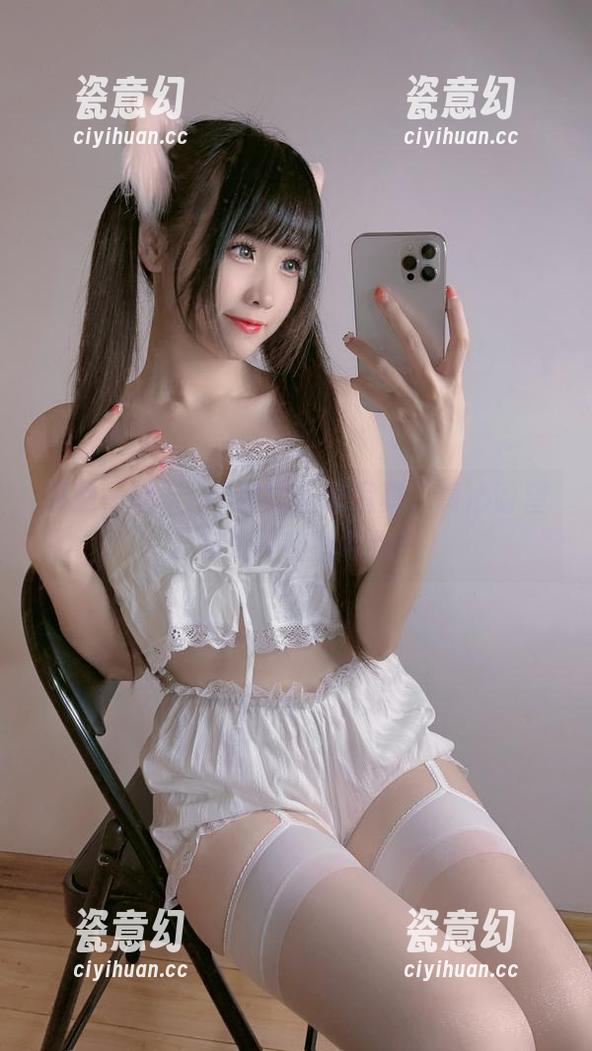 又是一组Miko酱的圣诞写真，真心盼望没有人提前拆礼物！