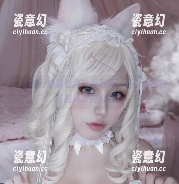 一笑芳香沁 一笑芳香沁的最新校服写真,不小心被安静的风吹得心痒痒