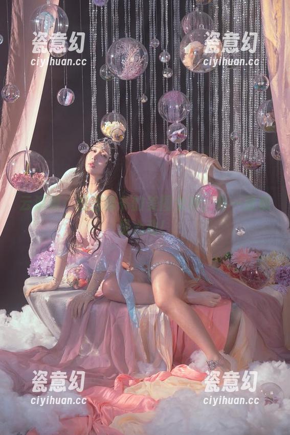 云溪溪 云溪溪:想当秘书的美图女神,每一张都是心动!