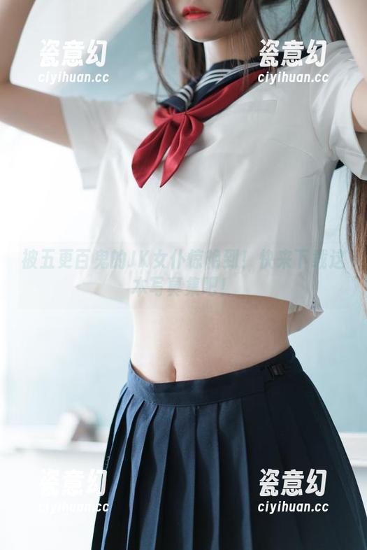 五更百鬼 被五更百鬼的JK女仆惊艳到!快来下载这本写真集吧!