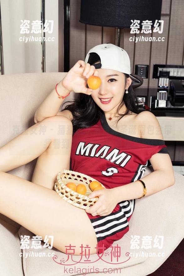 克拉女神-落落 克拉女神 - 猜猜这次落落的圣诞图包会带我看到怎样神奇的画境?