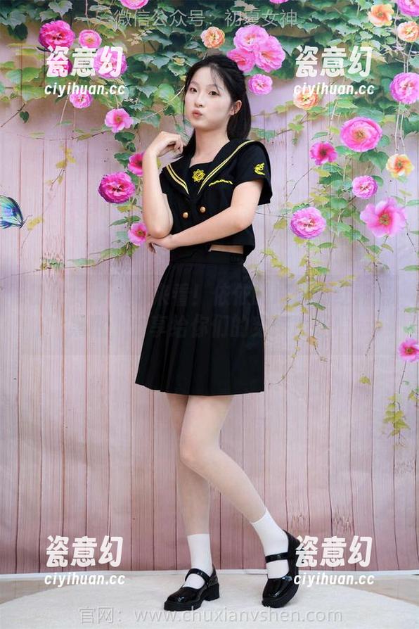 初夏女神-依依 初夏女神 - 快来看!依依的M码酒红裙搭黑靴,分享给你们的穿搭心经!