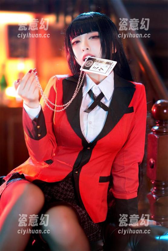 更新！半半子的最新写真集：大凤旗袍，勇敢窥视她的“美丽尴尬”吧！