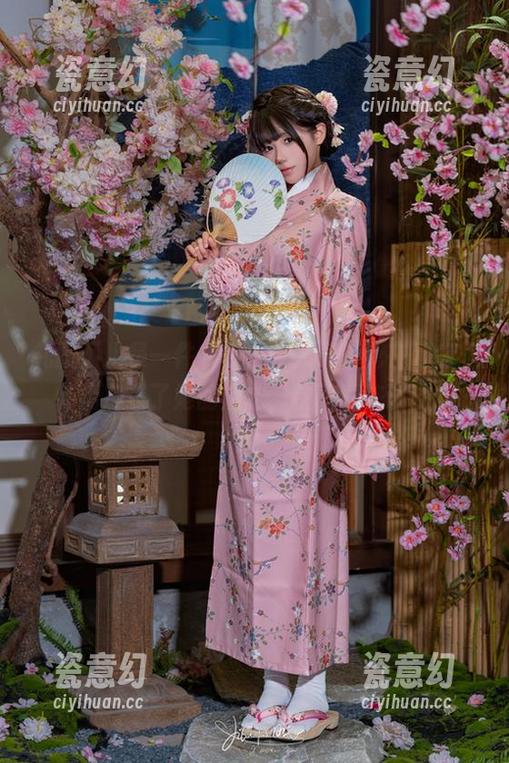 咬人小小兔 礼服不止是一件衣服,咬人小小兔在网盘里悄悄放置了她的魔法,快下载来试试?
