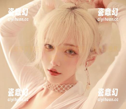啾小妍 最新写真专栏:啾小妍的金发芭比,光是发色就值得一看了。