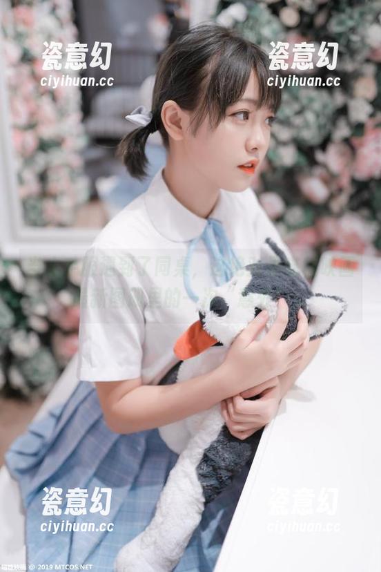 当水手服遇到了同桌，这绝对是喵糖映画最新图册里的一次“意外”。