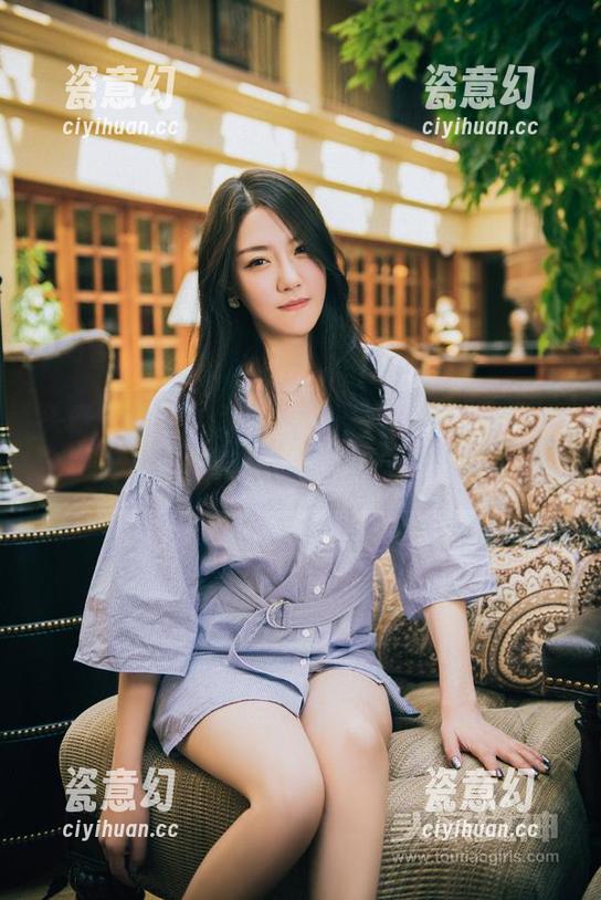 头条女神 - 泳装能不能再大胆一点？噢，等会，看周熙妍的写真就明白了