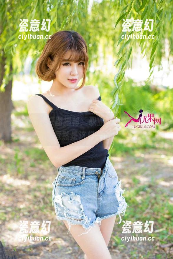 尤果网 - 原图揭秘：职业装下的Sara，竟然是这样一面！