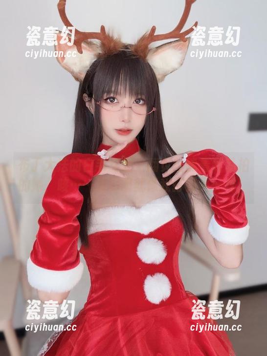 布丁大法 布丁大法的白毛女友:翻页就能看到私拍的她,咳……这构图就像我打叉叉一样!