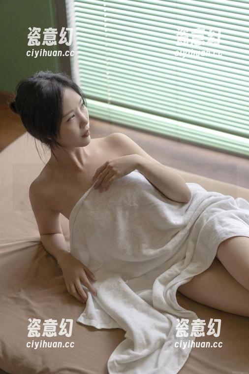 在线窥探，原图中的抖娘利世黑护士，怎么这么撩人呢？