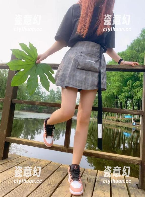 微密圈 - 想沉醉在提袜少女的高清合集里，女孩的每个眼神都是别样的风景。