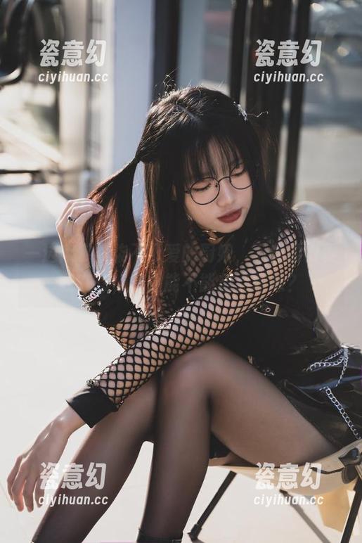柒柒不可爱 一边欣赏柒柒不可爱的厨娘,下载的时候我在想,食材能不能放点趣味?