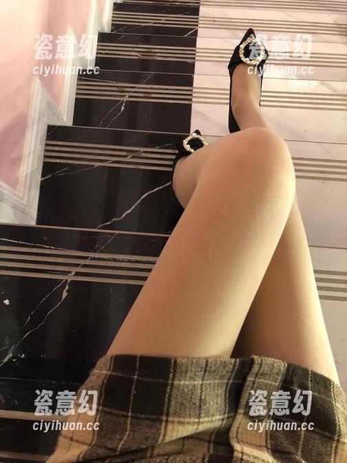 微密圈 - 车内丝袜秀，胸有成竹，梦里一只喵最新力作，快上车吧！