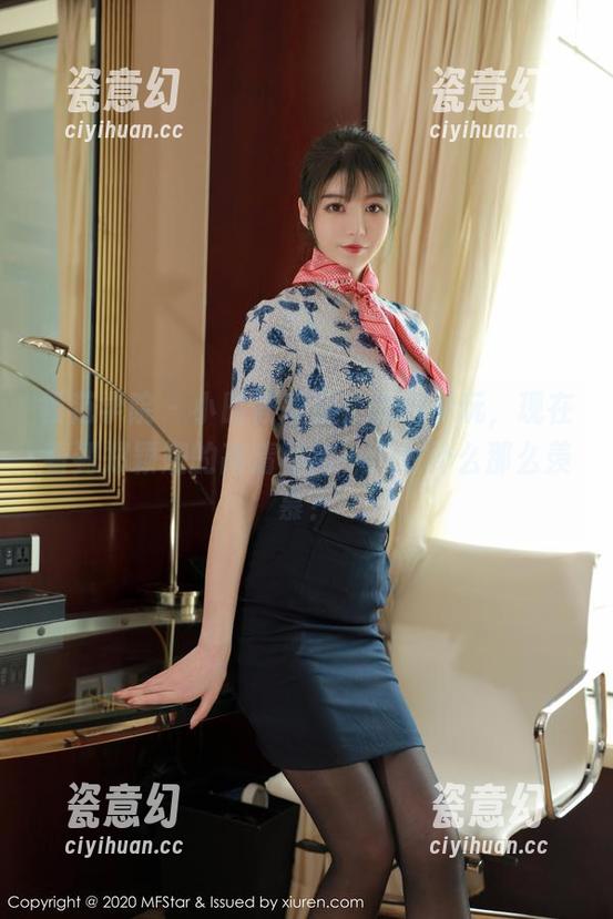 模范学院 - 小时候跟腿长的同学玩，现在看到郑颖姗的高清图库……为什么那么羡慕？