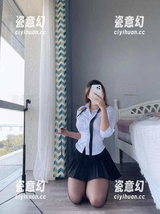 洁己u 微密圈 - 洁己u的制服套图,全在这儿,完美的视觉撞击!