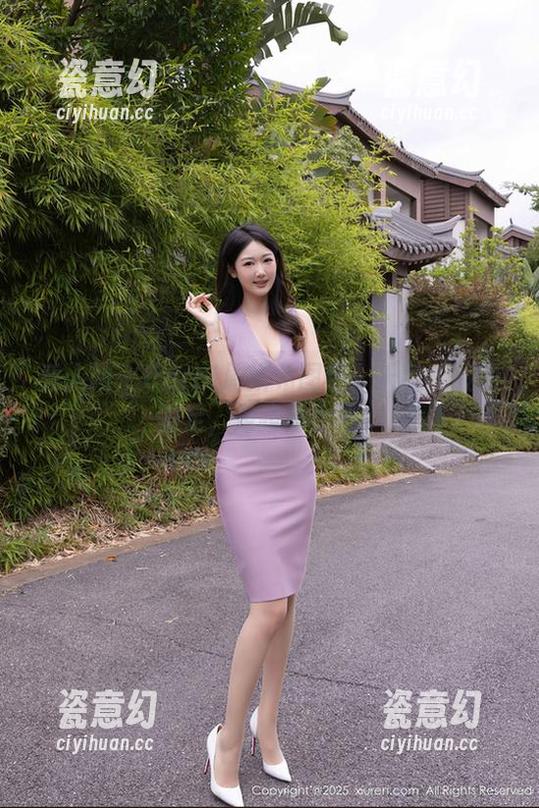 秀人网 - Carol周妍希图包：天鹅绒般的美足，走路请小心！