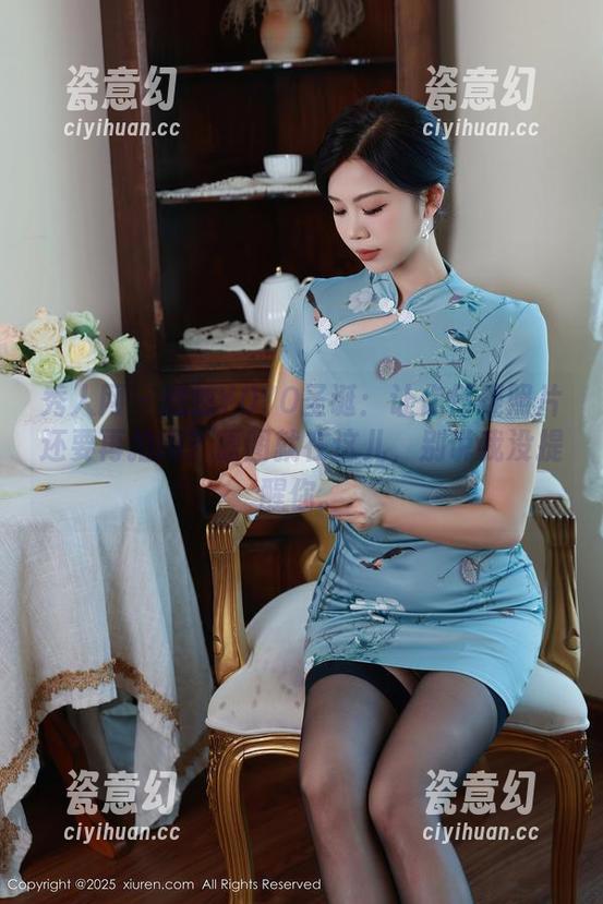 秀人网-悠悠YOYO 秀人网 - 悠悠YOYO圣诞:让你怀疑照片还要再拍吗?原图就在这儿,别说我没提醒你。