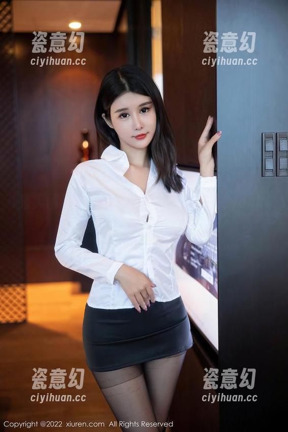 秀人网-林文文yooki 秀人网 - 无圣光,红裙下的林文文yooki,难以不多看几眼的图集