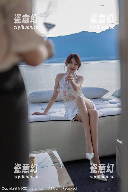 秀人网-王心怡 秀人网 - 不怕你不工作,就怕你不穿王心怡的职业装,多少免费写真让人咳嗽。