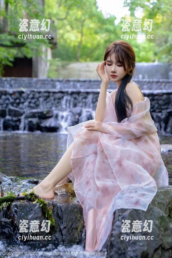 秀人网-雨儿baby 秀人网 - 图册中的雨儿baby和她的棉袜——超乎想象的小清新时刻