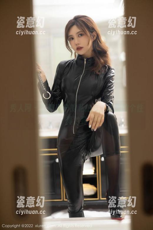 秀人网-静颜宁 秀人网 - 在静颜宁的私拍里,礼服的个性真独特