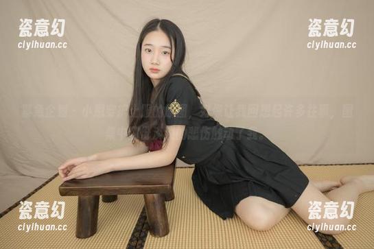 紧急企划 - 小恩穿护士服的原图，好像让我回想起许多往事，图集中那份淡淡的悲伤触动了我。