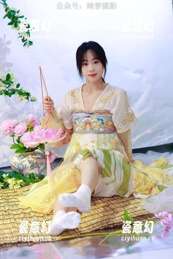 绮梦摄影-栗子 绮梦摄影 - 哦,看栗子选择短裤的那种态度,这次更新的图包让我思索人生~