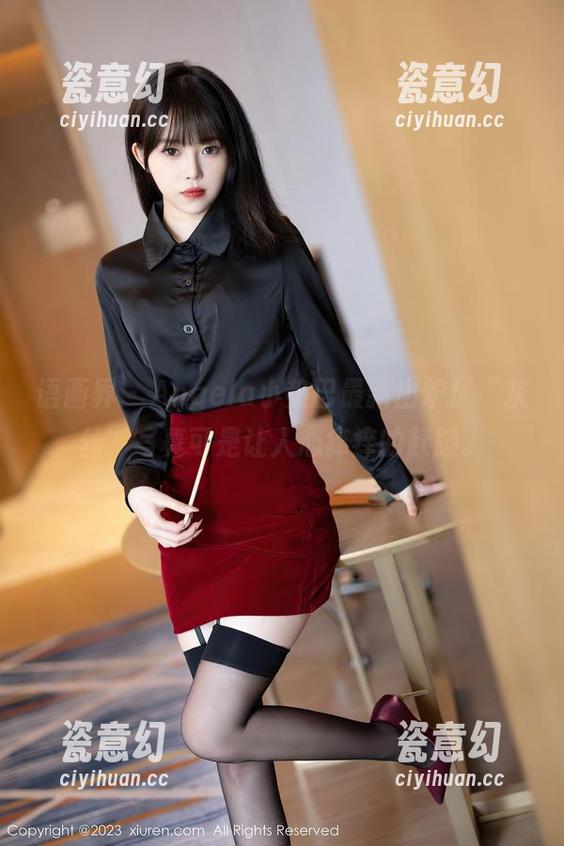 语画界-Angela小热巴 语画界 - Angela小热巴最新出炉!“灰丝”写真可是让人心痒痒的赶脚。