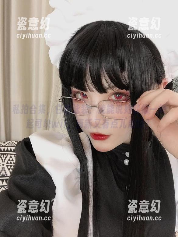 私拍合集，白枪泳装：我能说她就像一块起司块wii，清新又有点儿咸吗？