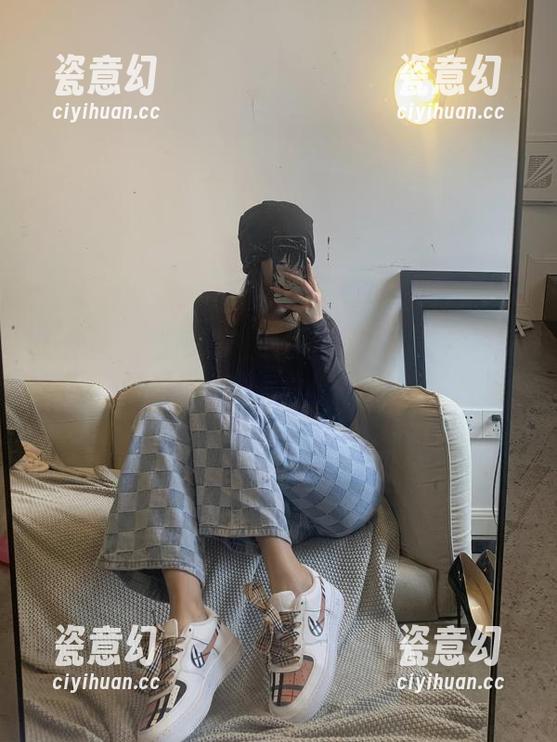 陈佩奇 微密圈 - 当吊带遇上白丝,陈佩奇的写真分享让人忍俊不禁