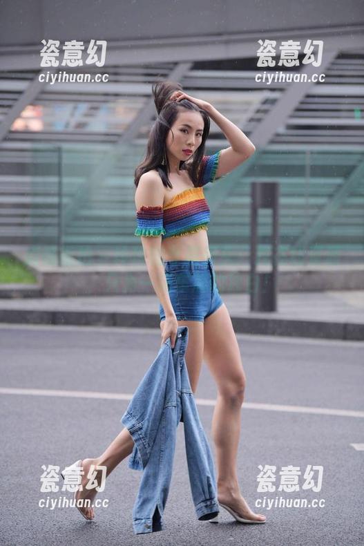 魔镜街拍 - 玲玲的专属街头：找在线资源，只为一场车展的独白！