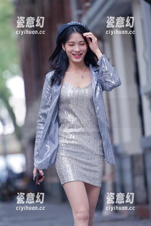 魔镜街拍-艾小青 魔镜街拍 - 艾小青的旗袍,原图在此!说真的,其实我也挺想试试穿的。