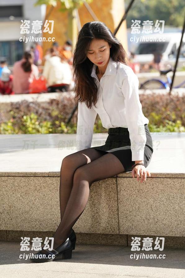 魔镜街拍：看滑板小妹的热裤，图包思绪万千——你说热裤跟滑板有啥关系？
